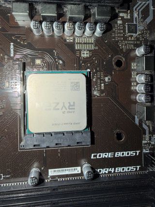 Caja PC Lian Li con Placa Base y Procesador