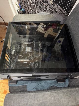 Caja PC Lian Li con Placa Base y Procesador