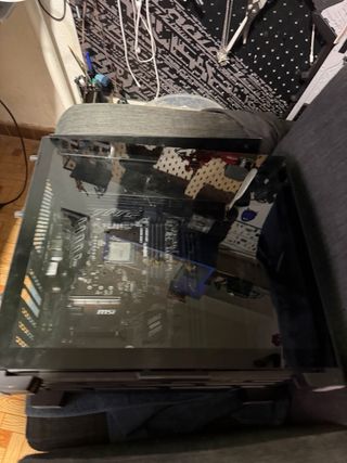 Caja PC Lian Li con Placa Base y Procesador