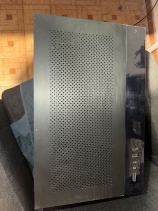 Caja PC Lian Li con Placa Base y Procesador