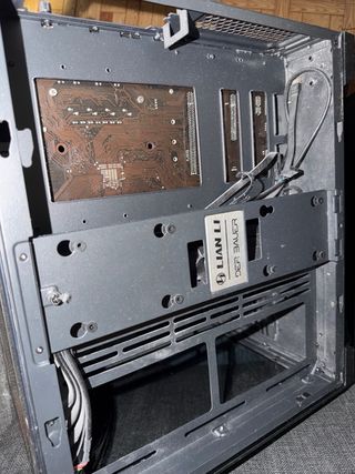 Caja PC Lian Li con Placa Base y Procesador