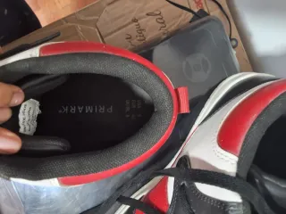 Zapatillas deportivas altas rojas y negras