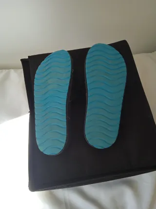 Sandalias Decathlon T37 Negras y Azules