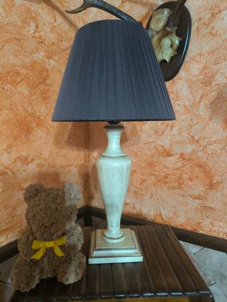 Lampada da tavolo beige e marrone
