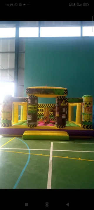 Castillo hinchable Barredora/Palo Loco.