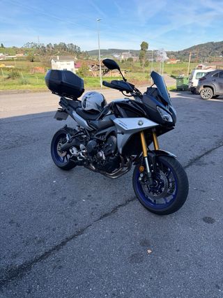 Yamaha Tracer 900 GT Negra con Baúl