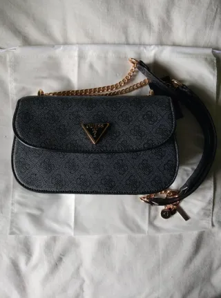 Bolso Guess Negro y Dorado