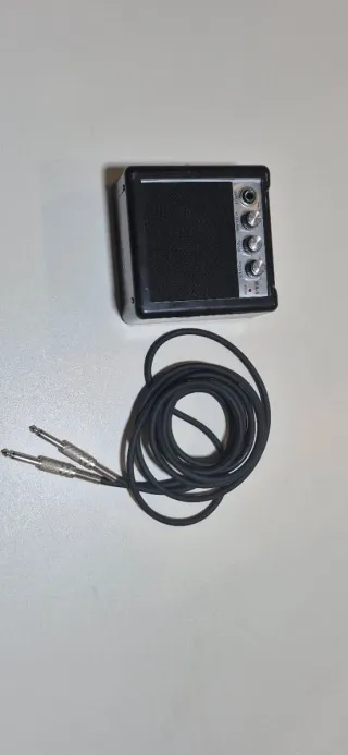 Guitarra Eléctrica Harley Benton + Mini Amp