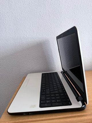 Portátil HP 15.6'' i7 1TB SSD Geforce 820M Blanco