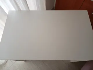 Escritorio blanco del Leroy Merlín