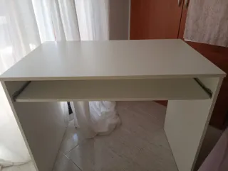 Escritorio blanco del Leroy Merlín