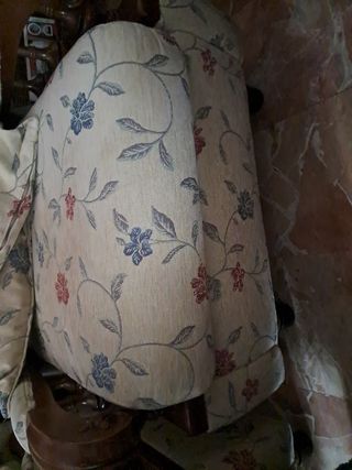 2 Sillones de tela con detalles florales