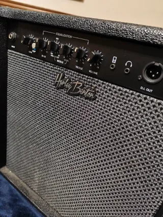 Bajo Eléctrico Azul + Amplificador Harley Benton