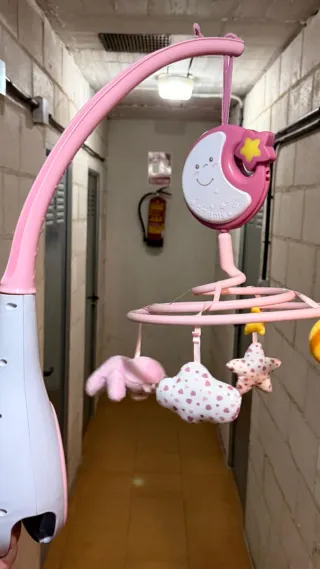 Móvil musical para cuna