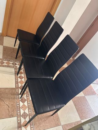 Juego de 4 sillas negras modernas