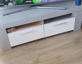 Mueble TV gris y blanco