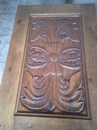 Mesa centro mexicana , maciza y tallada a mano.