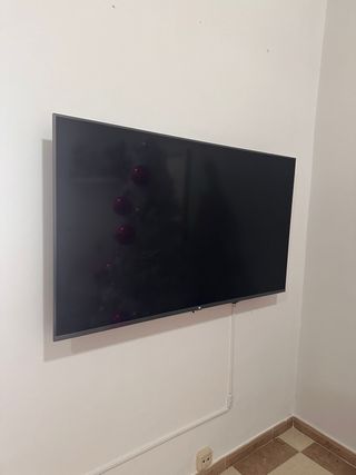 Televisor Negro y Gris