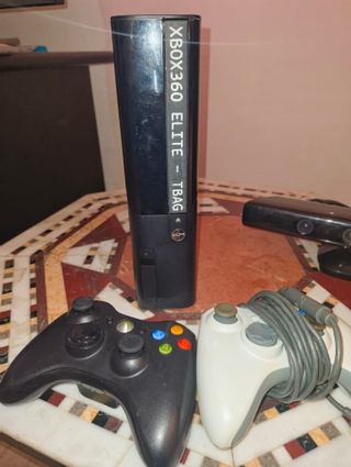 Xbox 360 E 500GB + Kinect + 2 Controller