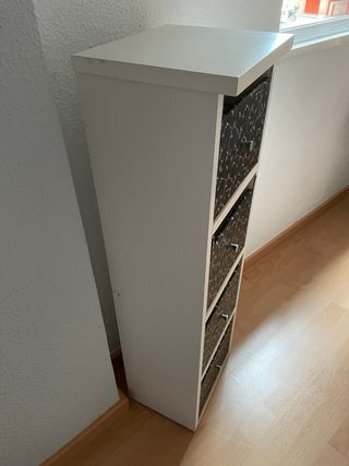 Cajonera blanca con tela estampada