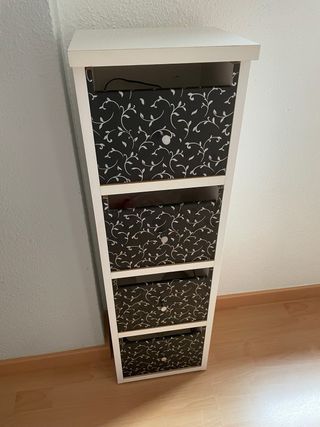 Cajonera blanca con tela estampada