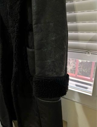 Abrigo largo negro con borreguito