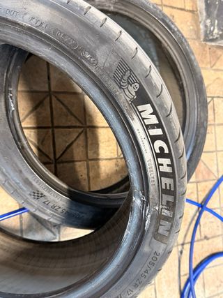 4 Neumáticos Michelin 205/45 R17
