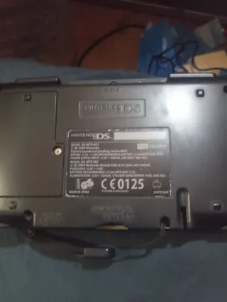 Nintendo DS para piezas + cargador y boli