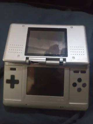 Nintendo DS para piezas + cargador y boli