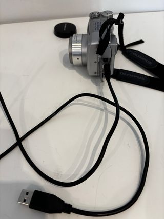 Olympus C-765 Ultra Zoom Cámara Digital