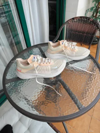 Nike Zoom Fly SP Beige/Blanco