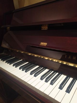 Piano Yamaha, modelo M1JR Perfecto estado