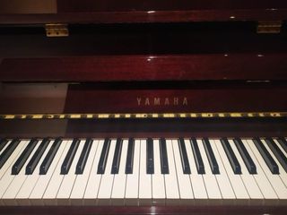 Piano Yamaha, modelo M1JR Perfecto estado