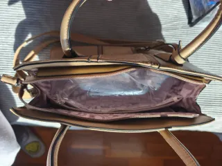 Bolso de mano dorado