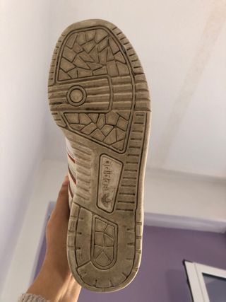 Zapatillas Adidas Blancas y Rojas