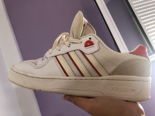 Zapatillas Adidas Blancas y Rojas