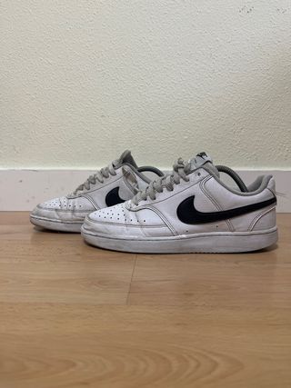 Zapatillas Nike Blancas y Negras