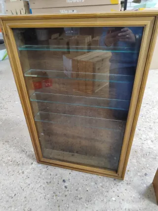 Expositores madera y cristal