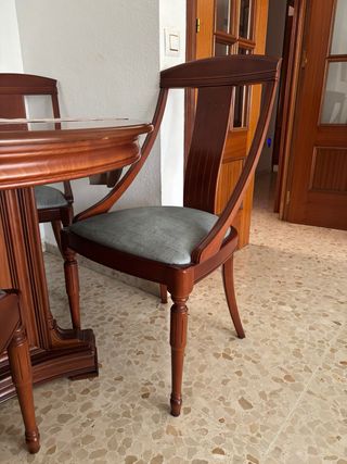 Mesa redonda nogal y 4 sillas