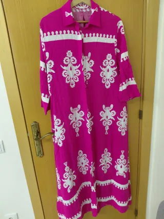 Vestido largo fucsia y blanco