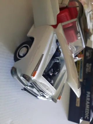 Coches a escala 1:18 Isabella