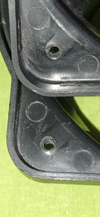 Soportes altavoces Ford Escort originales.