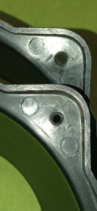 Soportes altavoces Ford Escort originales.