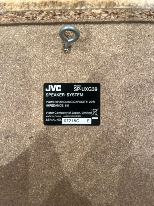 Altavoces JVC Marrones y Grises