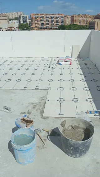 Pavimento y alicatado