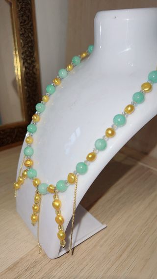 Collar elegante piedras y perlas naturales