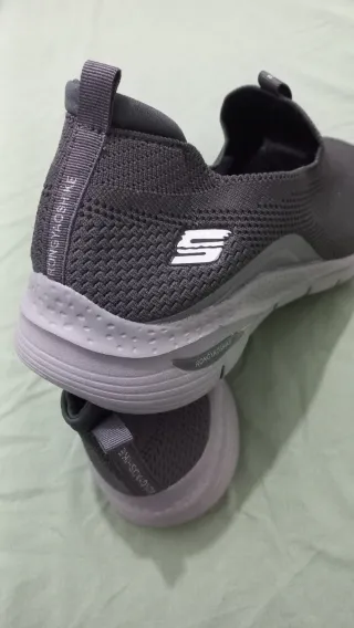 Zapatillas tipo Skechers Talla 46 Gris