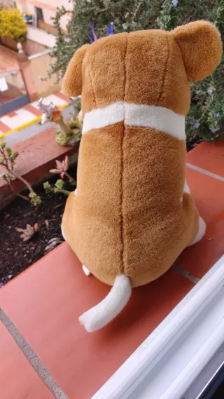 Peluche perro bulldog marrón y blanco