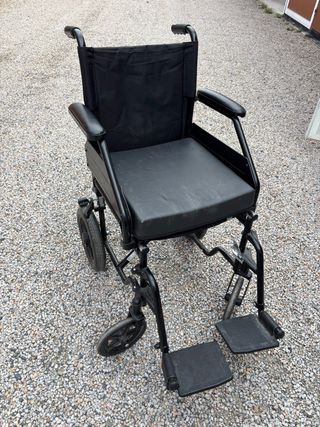Silla de ruedas y andador casi nuevos