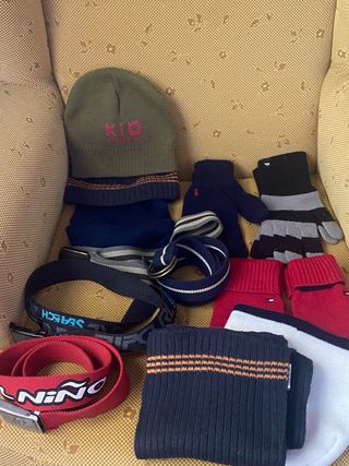 Lote Ropa Invierno: Gorros, Cinturones y Guantes